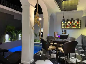 Amazing bungalow with private pool - Image 5