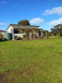 Aggies is a 2 bedroom cottage in a semi rural part of Goolwa. Close to the river - Image 4