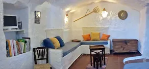 Unusual cave house near Granada - Image 4