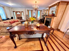 Cheerful 3 bedroom home in historical district - Image 3