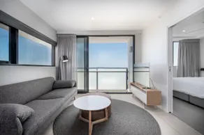 Riverside Apartment with King Bed, Parking & Pool - Image 4