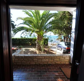 Beachfront: Apartment Ante - Image 3
