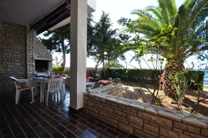 Beachfront: Apartment Ante - Image 4
