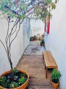 Cozy home with courtyard, walk to city center - Image 4