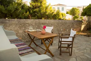 Theros Guesthouse Spetses - Image 2