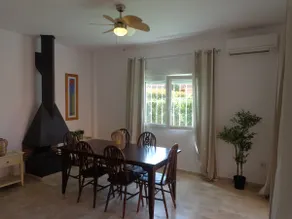 Hus med stor trädgård vid havet. - Image 3