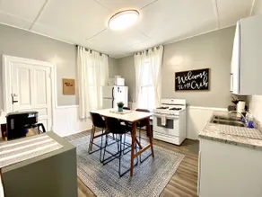 Spacious 3BR in Lakeview - Walk to Wrigley & Shops - Image 3