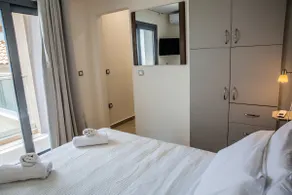Luxury apartment with sea view at 900 m from beach - Image 4