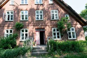 Idyllic apartment estate - Image 5