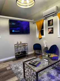 Wine House - Sleeps 6 - Image 2