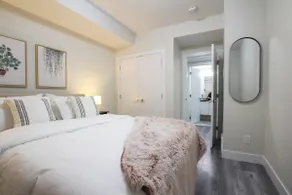 Executive Bsmt Suite, King Bed, 5 min to DT & Whyte Ave, Sleeps 6! - Image 3