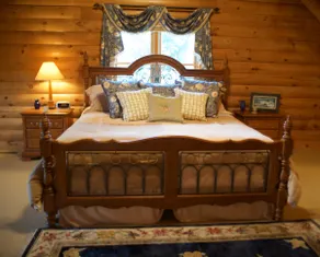 Saratoga Luxury Log home - track week special! - Image 4