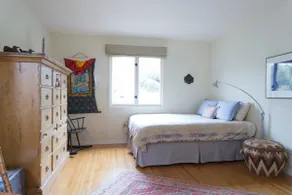 Near UC, Walk to food & bus. Sleep 4, Enjoy garden - Image 5