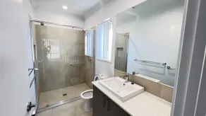 Near new 4Bed House master with ensuite and A/C - Image 5