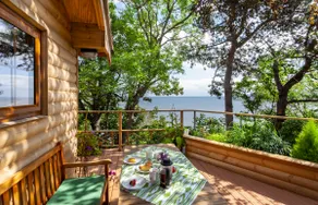 Porthole Log Cabin - Image 3