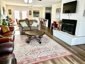 Clean&Fresh3BR/2BAEZ access to S LBK/S Loop 289 - Image 5