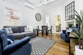 Beautiful Historic Apartment - Perfect Location - Image 2