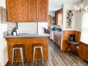 Cozy Home-Close to Lake & Centrally Located! - Image 3
