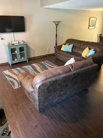 Cheerful 2-bedroom 2-bath townhome - Image 3