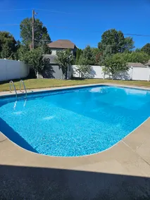 Updated 3 bdrm house w/ pool near beach & country - Image 4
