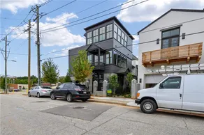 3 Story 2BR-2.5BA Townhouse w/Terrace/pool Downtown ATL - Image 4