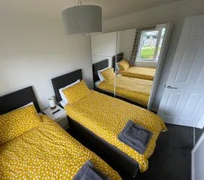 Cosy 2 Bedroom Lodge with onsite Pool - Image 5