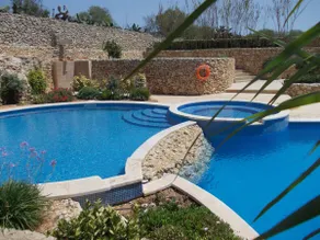 Apartment with garden & pool - Image 2