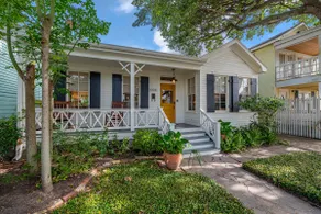 Pineapple Cottage, Galveston historic charm - Image 4