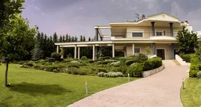Villa Elassona | Relaxing Stay with Pool & Jacuzzi - Image 3