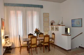 BRIGHT & AMPLE APARTMENT - Image 4