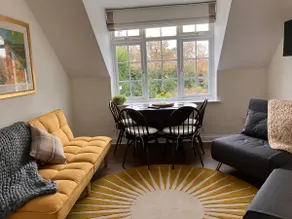 Self-contained annexe; good transport connections - Image 3
