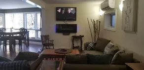 Hidden Gem Trent Lakes Chalet - Image 4
