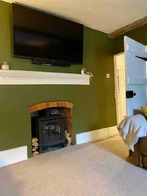 Stunning 2 Bedroom Flat in a Central Location - Image 5