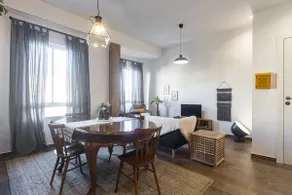 Sunny and Spacious, very close to the historic center - Image 3