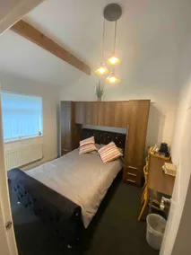 Perfect Bungalow House with 3 bedrooms and 2 bath! - Image 3
