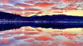 From Sunrise to Sunset, Peaceful Waterfront Escape - Image 2