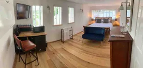 Crooked Park-boutique suite of rooms with parking - Image 2