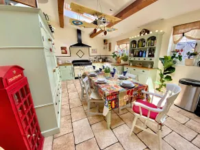 Large 5 Bedroom Thatched Cottage - Great Location! - Image 2