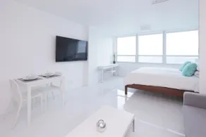New 16th Floor Beachfront 180º Oceanview Apartment - Image 4