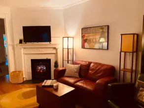 Scarborough Fair walk to downtown two story apt - Image 2