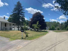 Friendly Small-Town Cul-de-Sac - Image 3