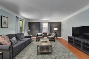 Modern & Comfy ~ Close to Cleveland Clinic ~ Long-Stays Welcome ~ Safe Area - Image 3