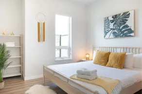 🌿Beautiful Boho Top Floor Condo DT w/ King Bed🌿 - Image 2