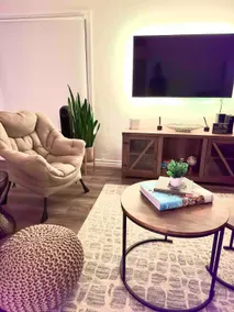 LA Living SoFI-LAX-Beach _House w Gated Prkng - Image 2