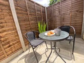 OXFORD Modern Stylish Apartment Parking - Image 3