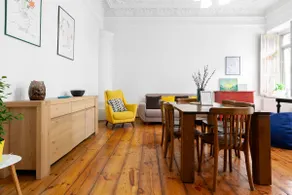 Stay in Style: 1-Bedroom with Old City Charm - Image 3