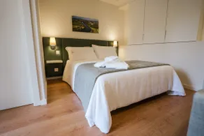 Studio | River View | Jacuzzi and Turkish Bath - Image 4