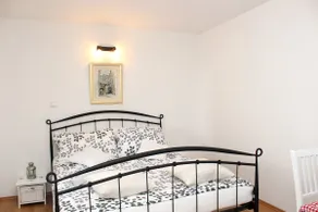 Apartment in stone house on seaside - Image 5