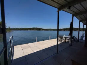 Vintage Vegas -Lakefront Luxury on Table Rock Lake - Image 2