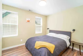 Cheerful Central District Duplex: Upstairs - Image 5